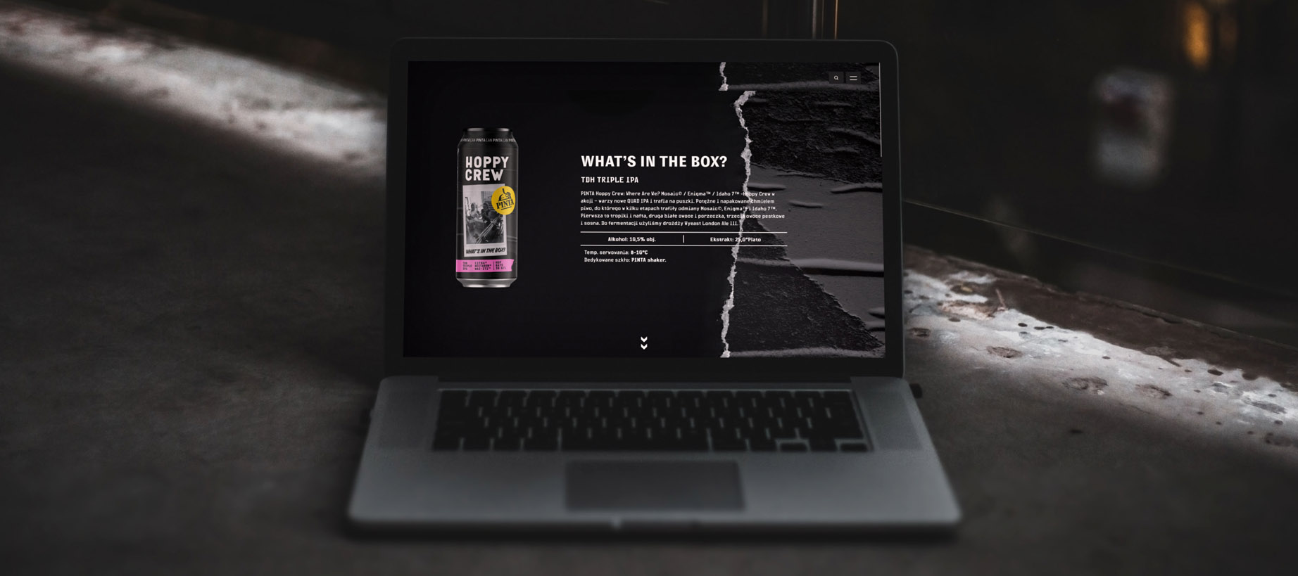 Laptop z wyświetloną stroną piwa Pinta Hoppy Crew